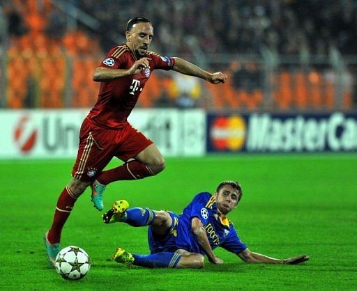 BATE Borisov's Edgar Olekhnovich (R) fights for the ball against Bayern Munich's Franck Ribery
